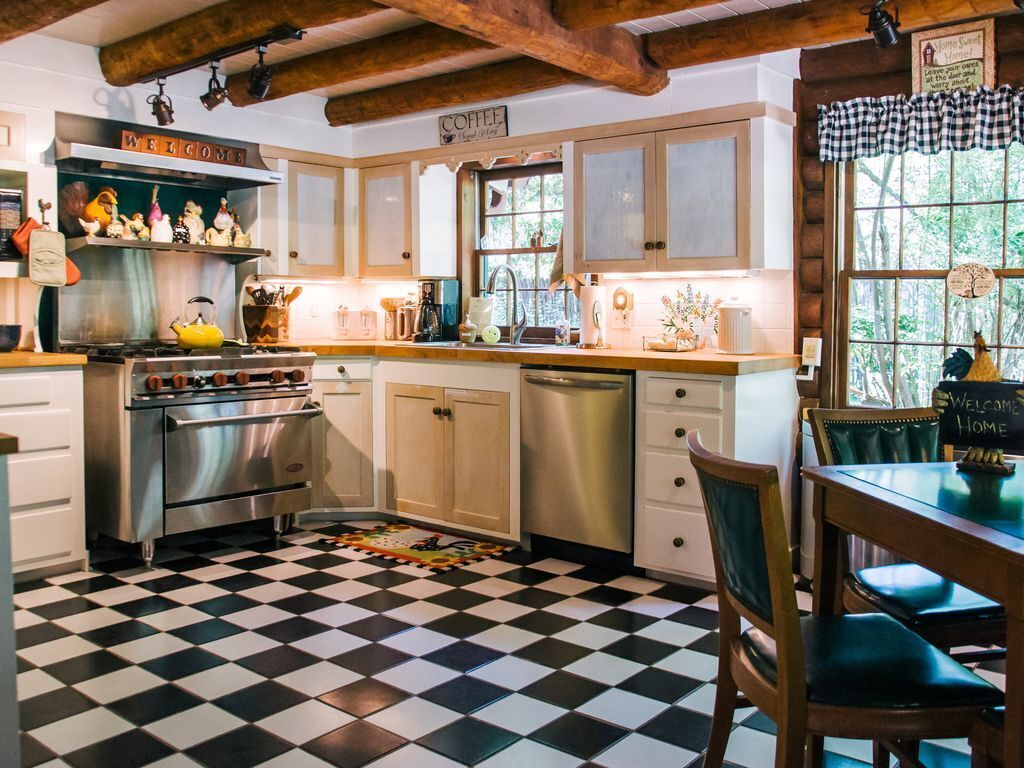 Sundance Lodge: Pet-friendly on Cypress Creek