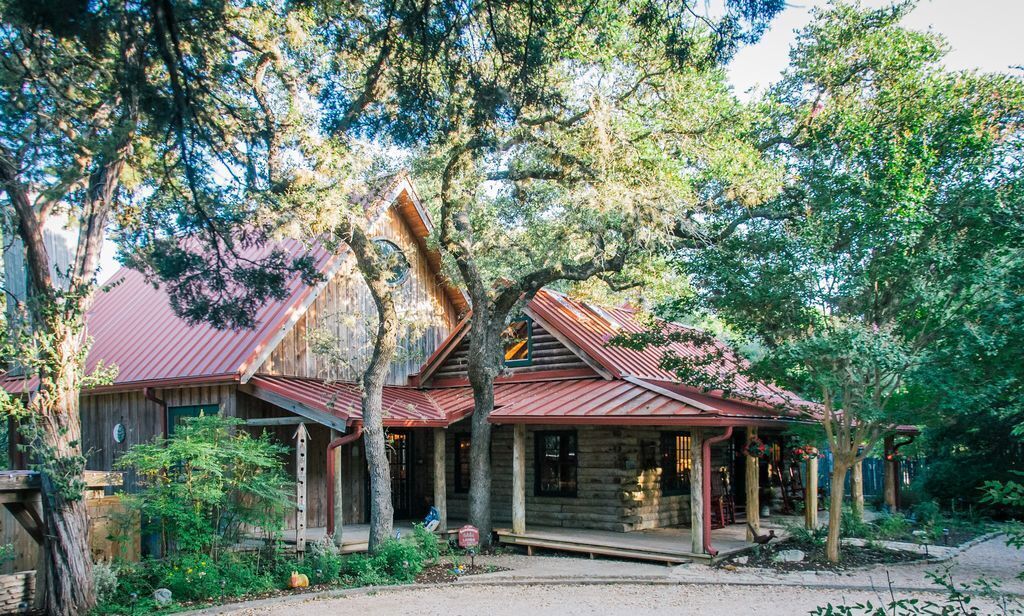Sundance Lodge: Pet-friendly on Cypress Creek