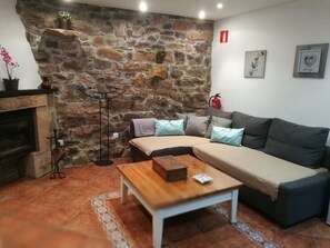 TV, fireplace, books - Magical Place, Ideal Couples: Jacuzzi, Mountains, Barbecue And Fireplace (Asturias)