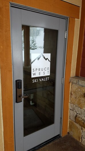 Exterior detail - 1 Bedrm Condo - Ski In / Out, Available Pres Week from 3 to 7 nights - Sleeps 4 (Park City)