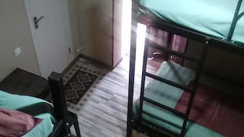 3 bedrooms, iron/ironing board, internet, bed sheets