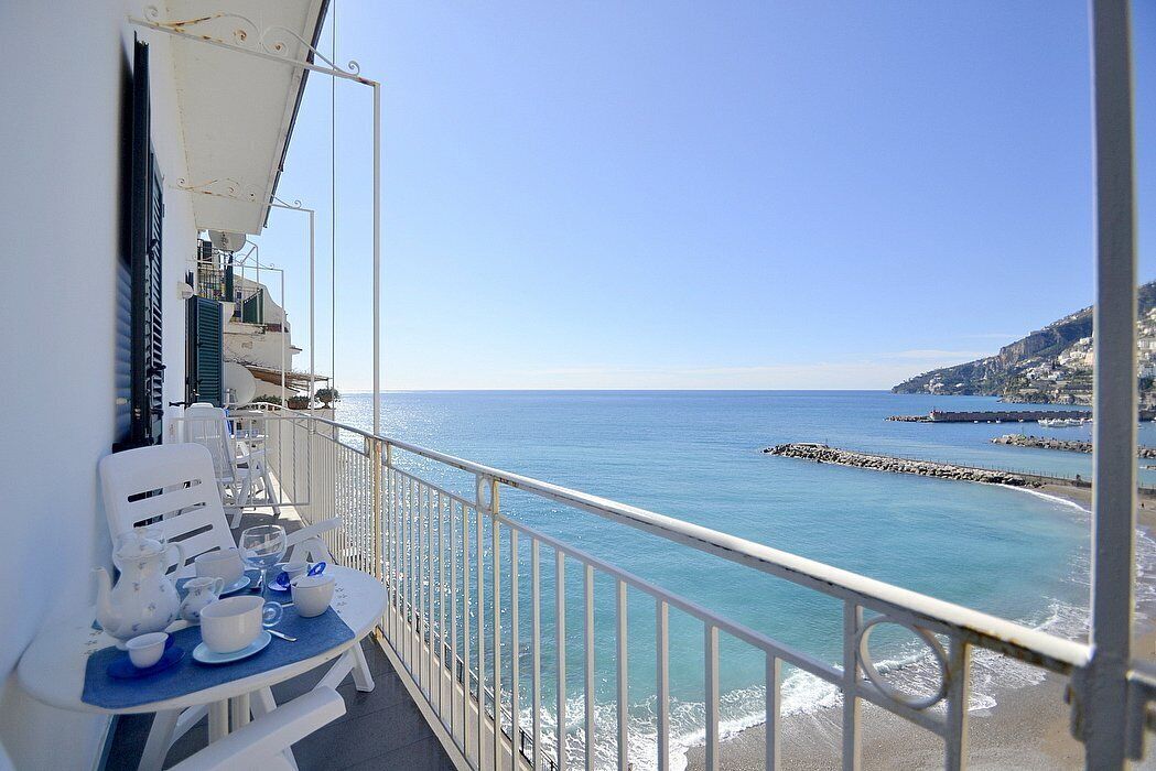 Appartamento Attilia A: A welcoming apartment which faces the sun and the sea, with Free WI-FI.