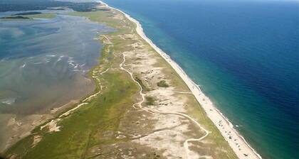 4-bedroom Vacation Home Less Than 1 Mile to Nauset Beach, AC, Fire-Pit