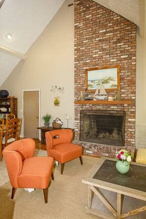 Smart TV, fireplace, Netflix, DVD player