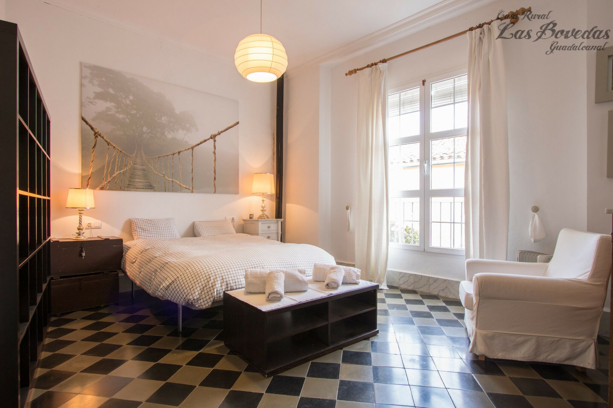 3 slaapkamers, een strijkplank/strijkijzer, gratis wifi, beddengoed