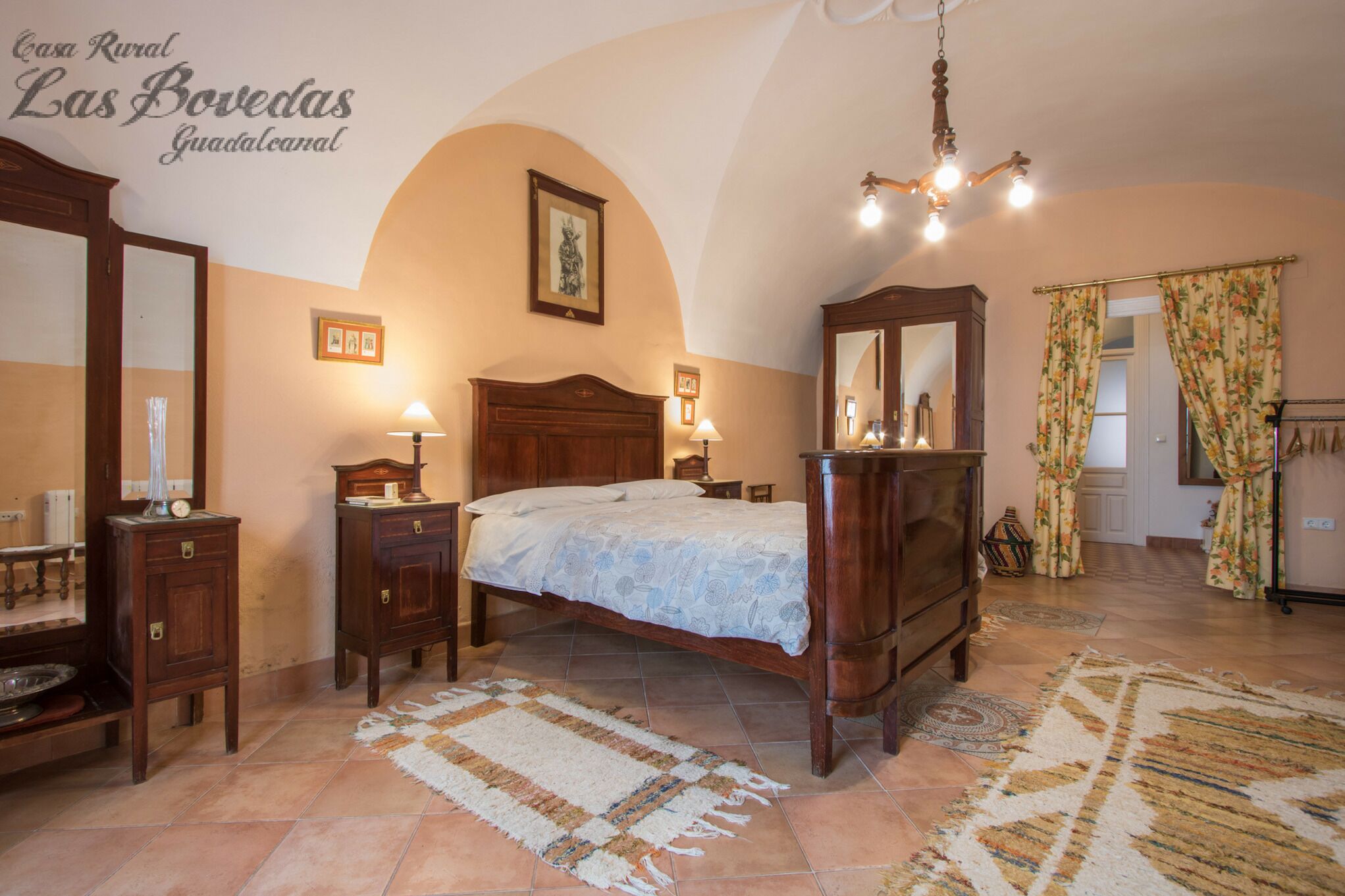 3 bedrooms, iron/ironing board, WiFi (free), bed sheets
