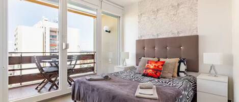 1 bedroom, in-room safe, desk, iron/ironing board