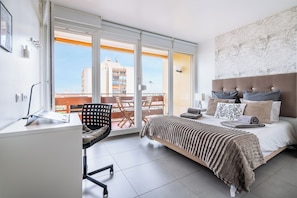 1 Schlafzimmer, Zimmersafe, Schreibtisch, BĂŒgeleisen/BĂŒgelbrett