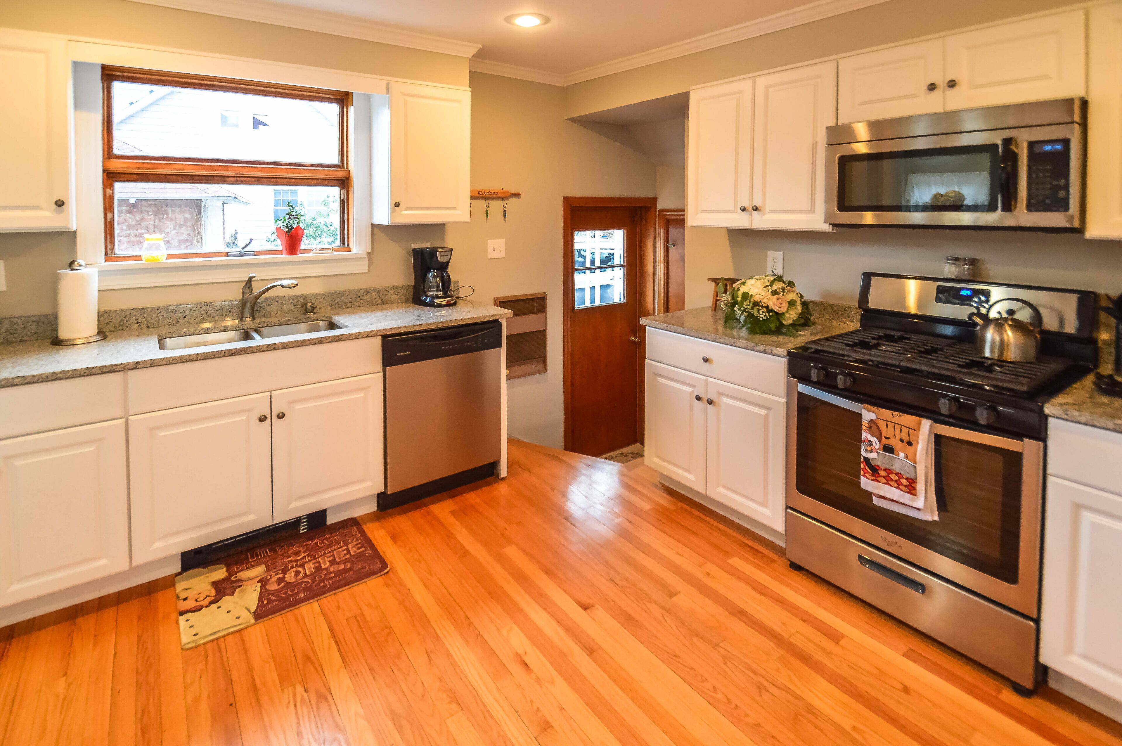 Charming 3 bedroom, 2 bathroom home in Saugerties recently renovated 