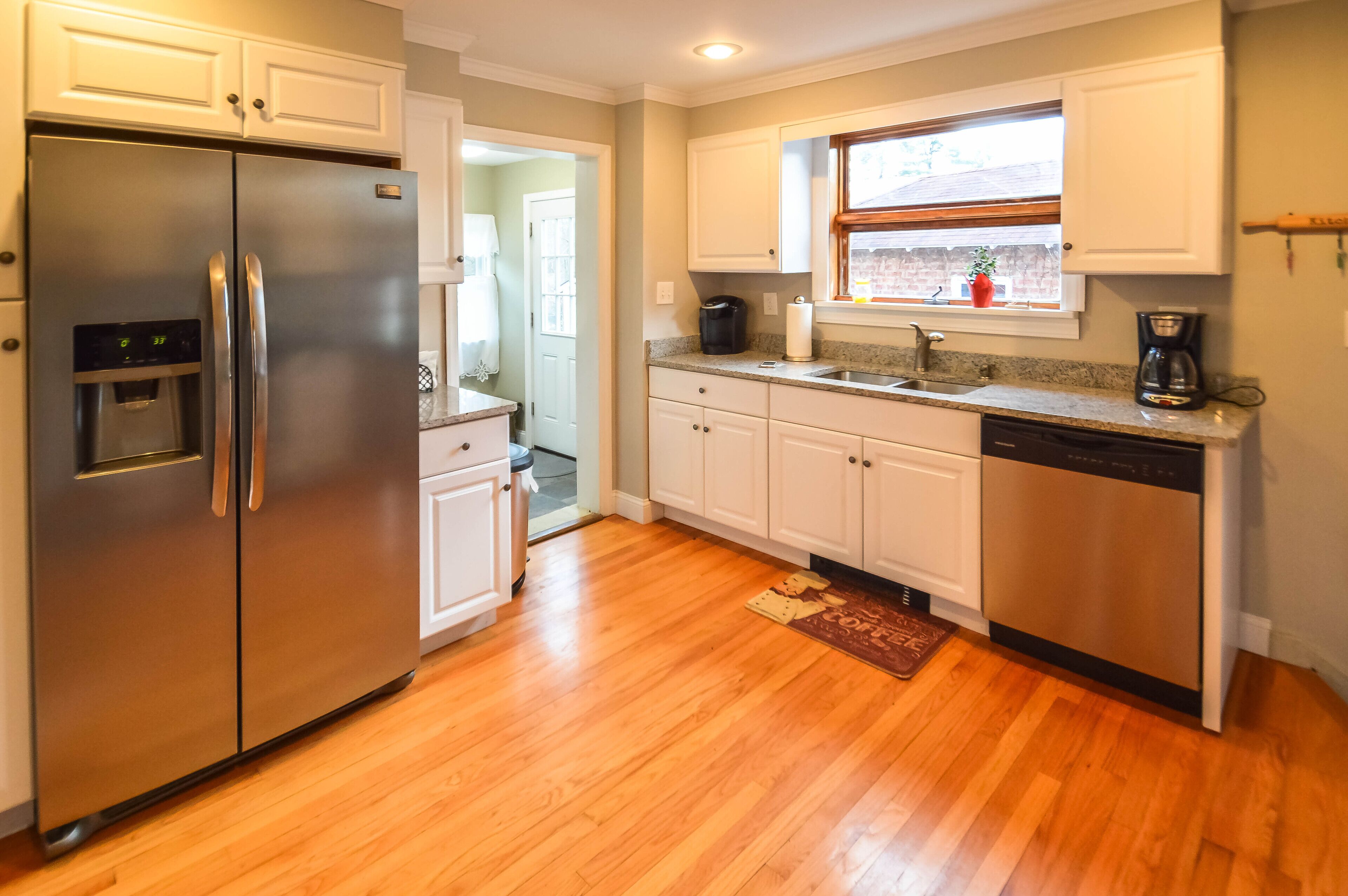 Charming 3 bedroom, 2 bathroom home in Saugerties recently renovated 