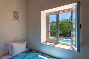 5 chambres, fer et planche à repasser, Wi-Fi, draps fournis