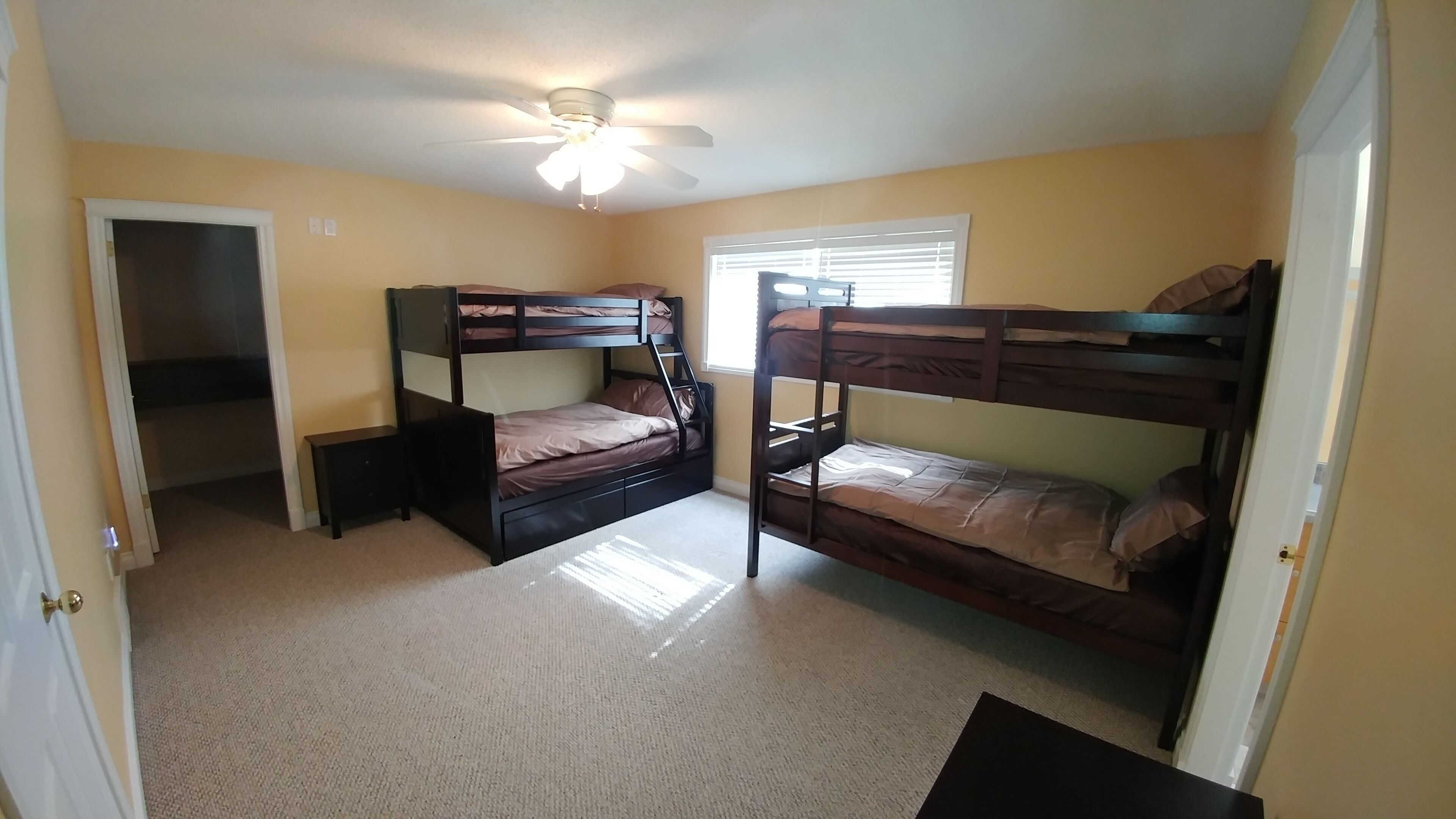 Pigeon Lake Direct Lakefront home . Hot tub, Starlink, firepit. 