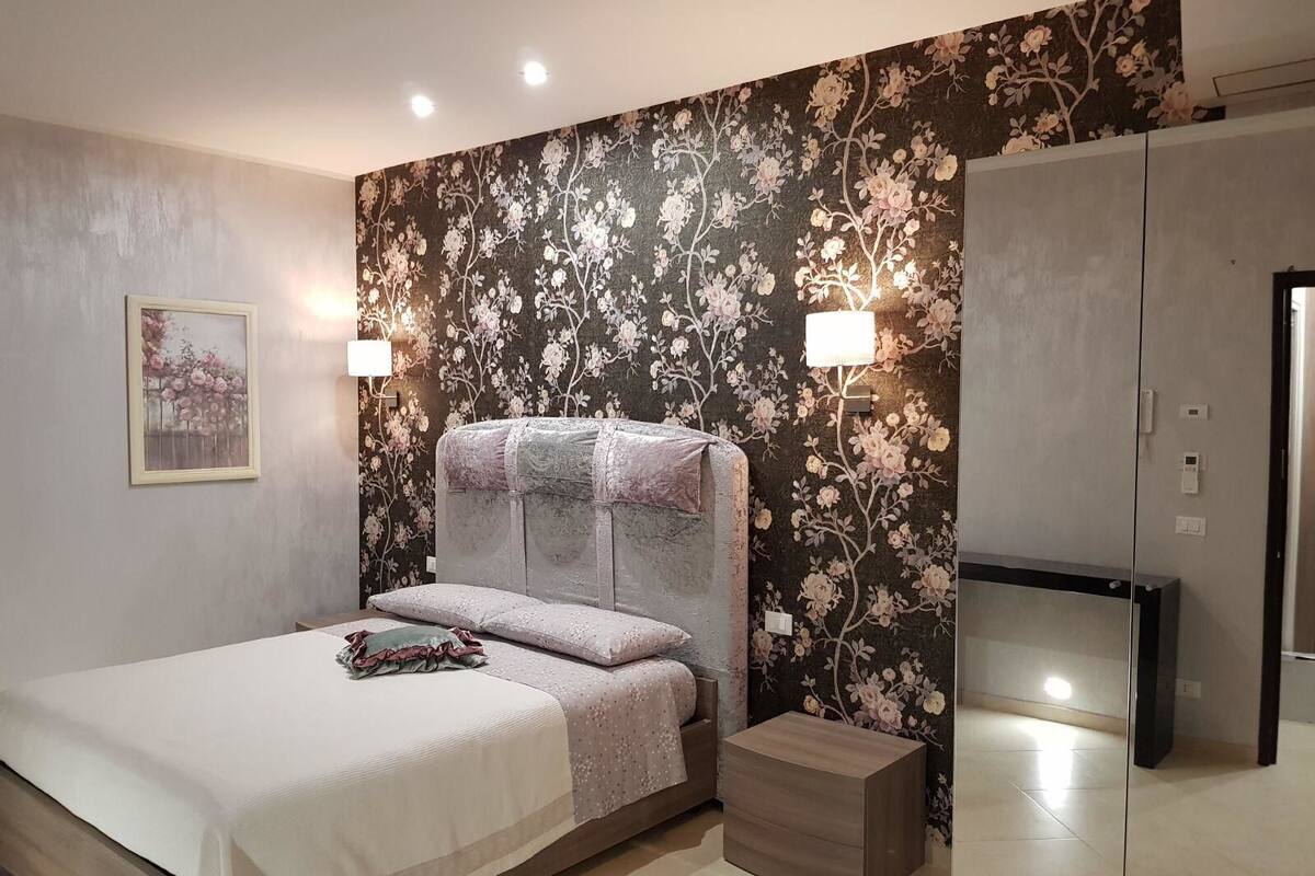 Romantic Double Room | 1 bedroom, memory-foam beds, soundproofing, cots/infant beds