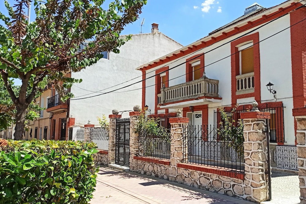 Rural house (full rental) Charming villa for 12 people