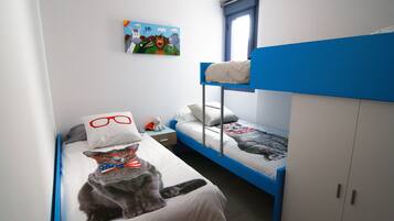 3 chambres, fer et planche à repasser, Wi-Fi, draps fournis