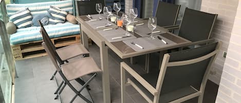 屋外ダイニングエリア