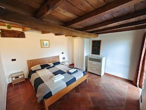 1 habitación, wifi y ropa de cama