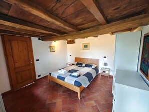 1 bedroom, WiFi, bed sheets - Apartm. old stone house 2+2 persons (SAN BENEDETTO VAL DI SAMBRO)