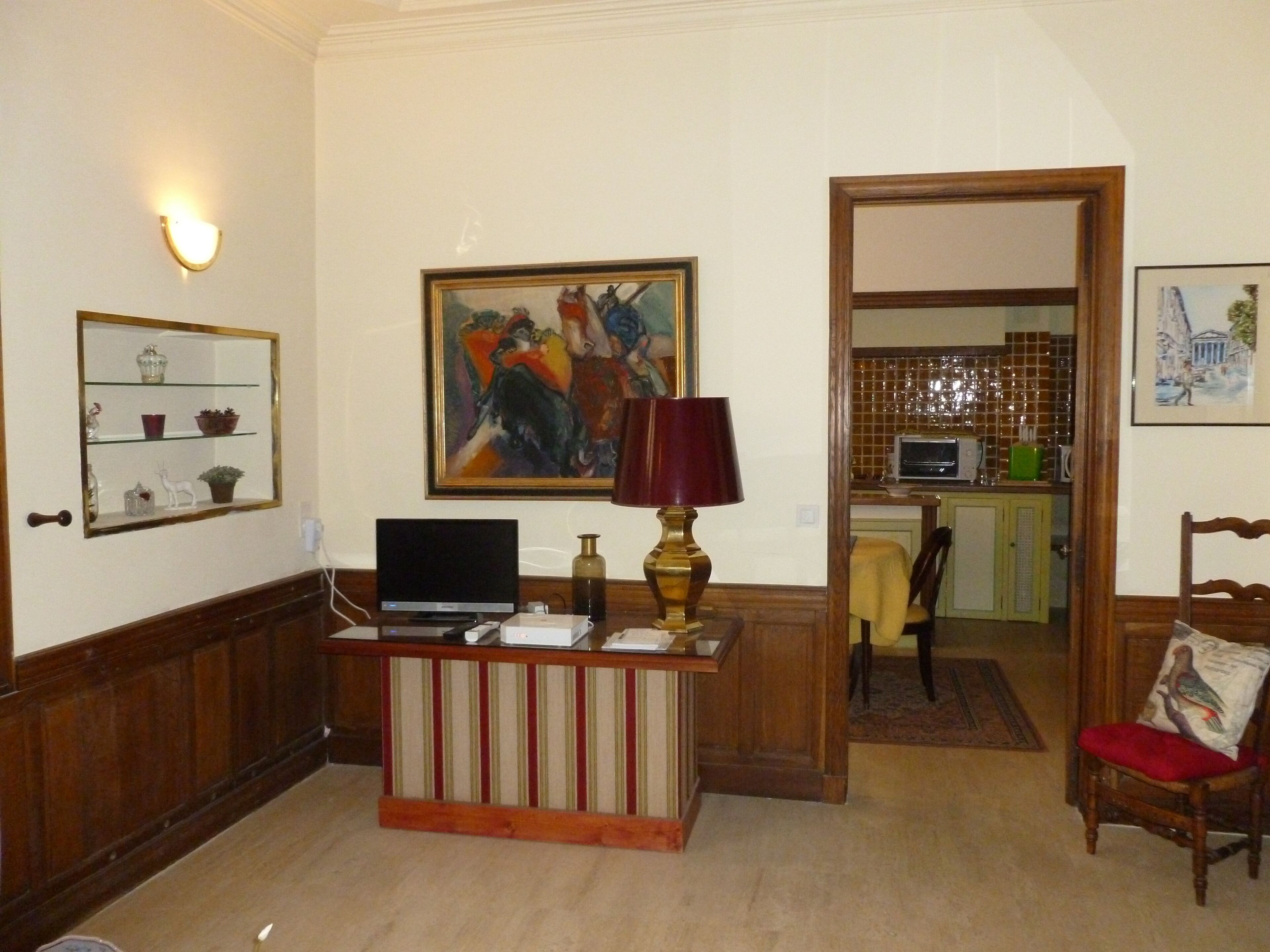 Exceptional place Town Center Ecusson near Maison Carrée Nîmes