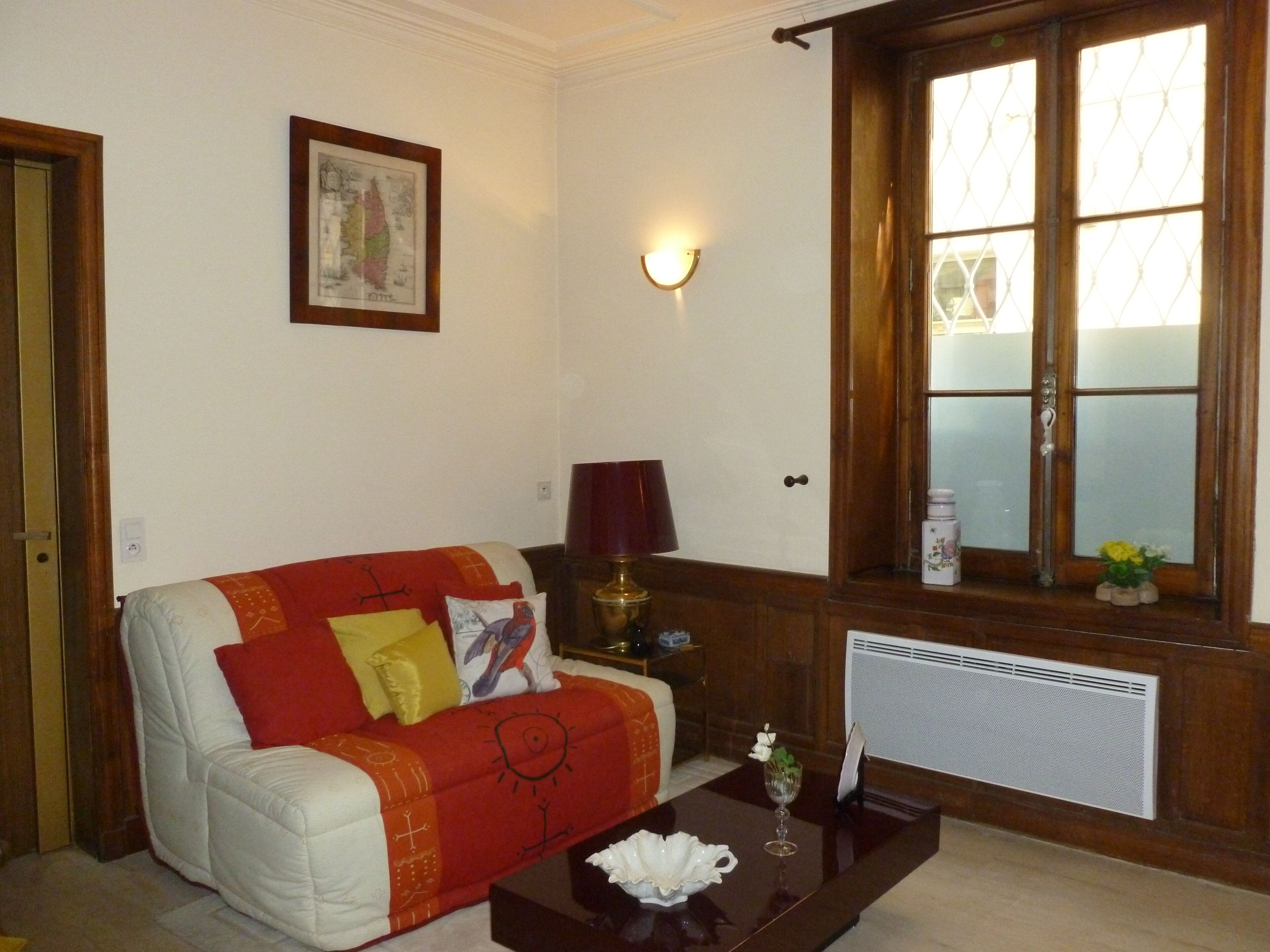 Exceptional place Town Center Ecusson near Maison Carrée Nîmes