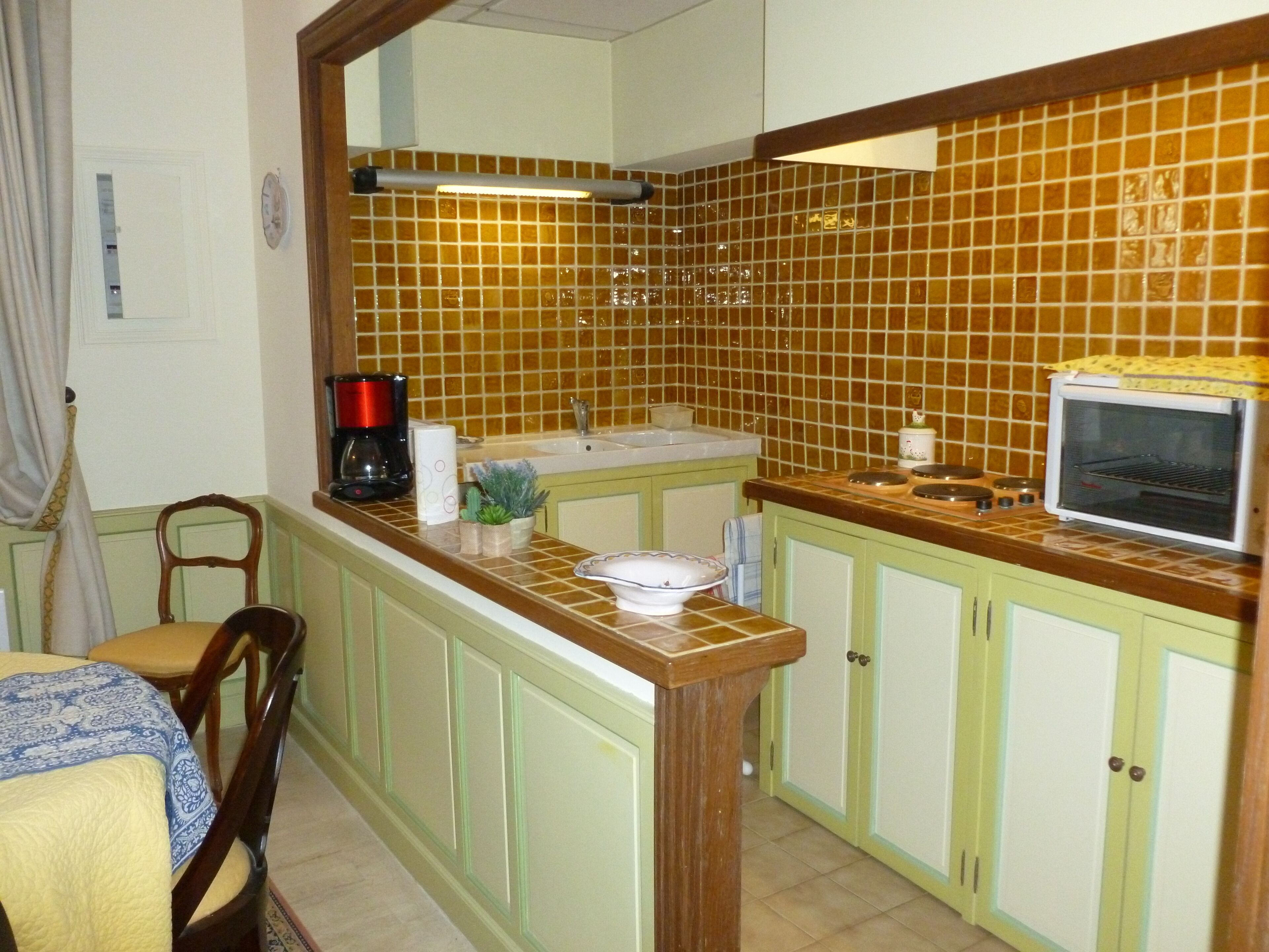 Exceptional place Town Center Ecusson near Maison Carrée Nîmes