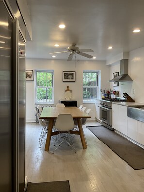 Private kitchen - Magnificent Brooklyn Townhouse in Amazing Location (Brooklyn)