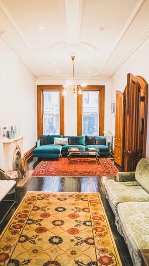 Living area - Magnificent Brooklyn Townhouse in Amazing Location (Brooklyn)