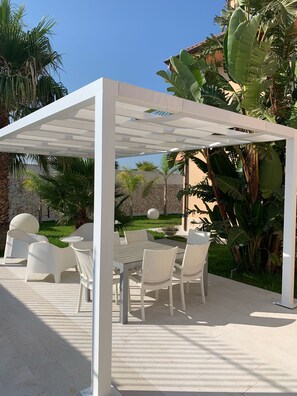 Outdoor dining - Holiday home with garden near Balestrate Beach (balestrate)