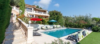 Beautiful villa with heated pool and panoramic sea view
