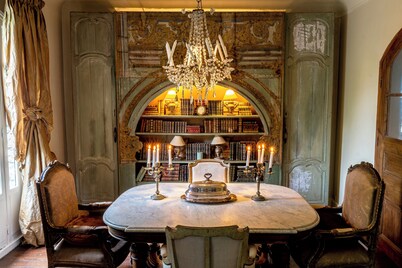 CHARMING PROPERTY WITH HEATED SWIMMING POOL NEAR PARIS