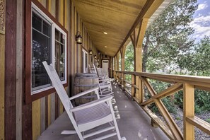 Terrace/patio - Kenosha Pass Ranch --Home Base for Adventures--perfect for groups and families! (Jefferson)