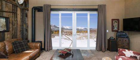 Smart TV, fireplace, DVD player, table football