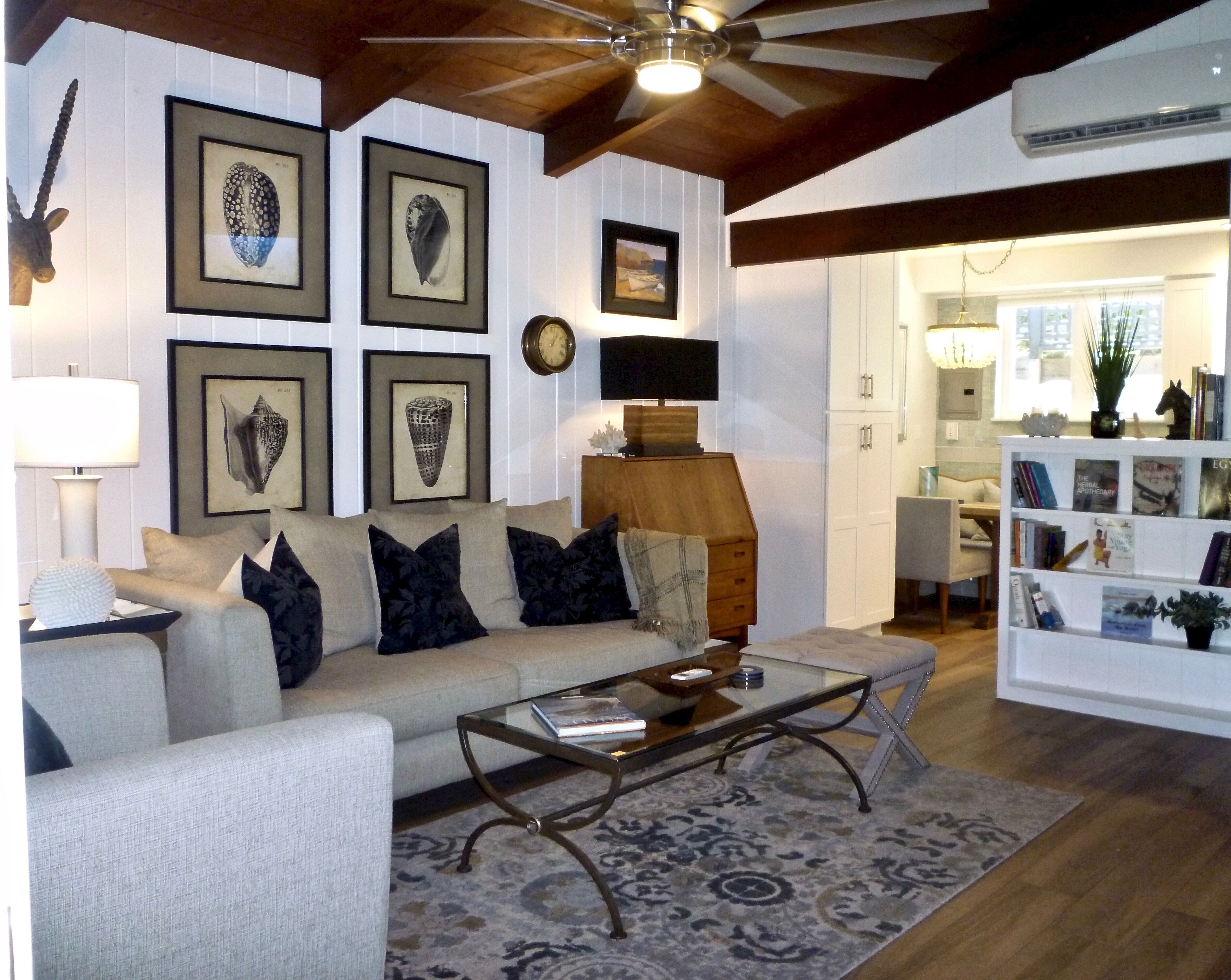 Gorgeous Refresh & Mins to Beach- A/C, W/D, Wifi, BBQ, FP, Smart TV's & Parking!