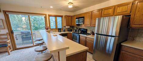 ثلاجة، ميكروويف، فرن، موقد طهي مسطح