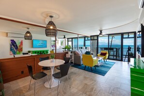 Interior - Luxury Beachfront Condo with Amazing 180° Ocean Views!! Corner Unit. (Wailuku)