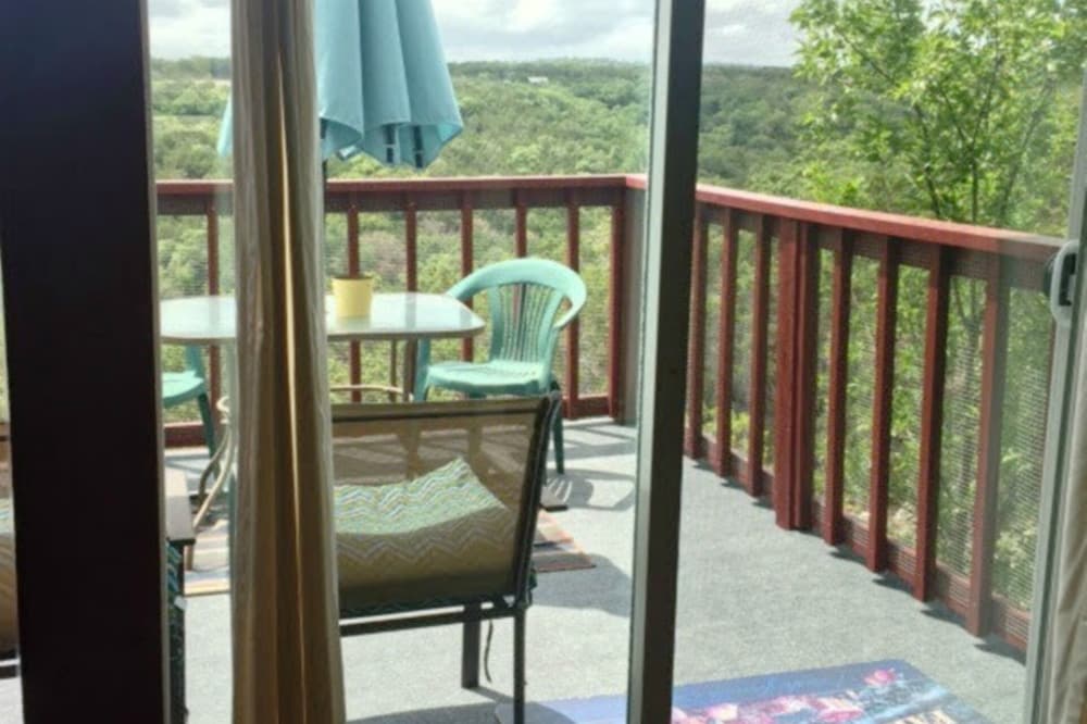 Pet Friendly Texas Hill Country Guesthouse On 12 Acres 1/1