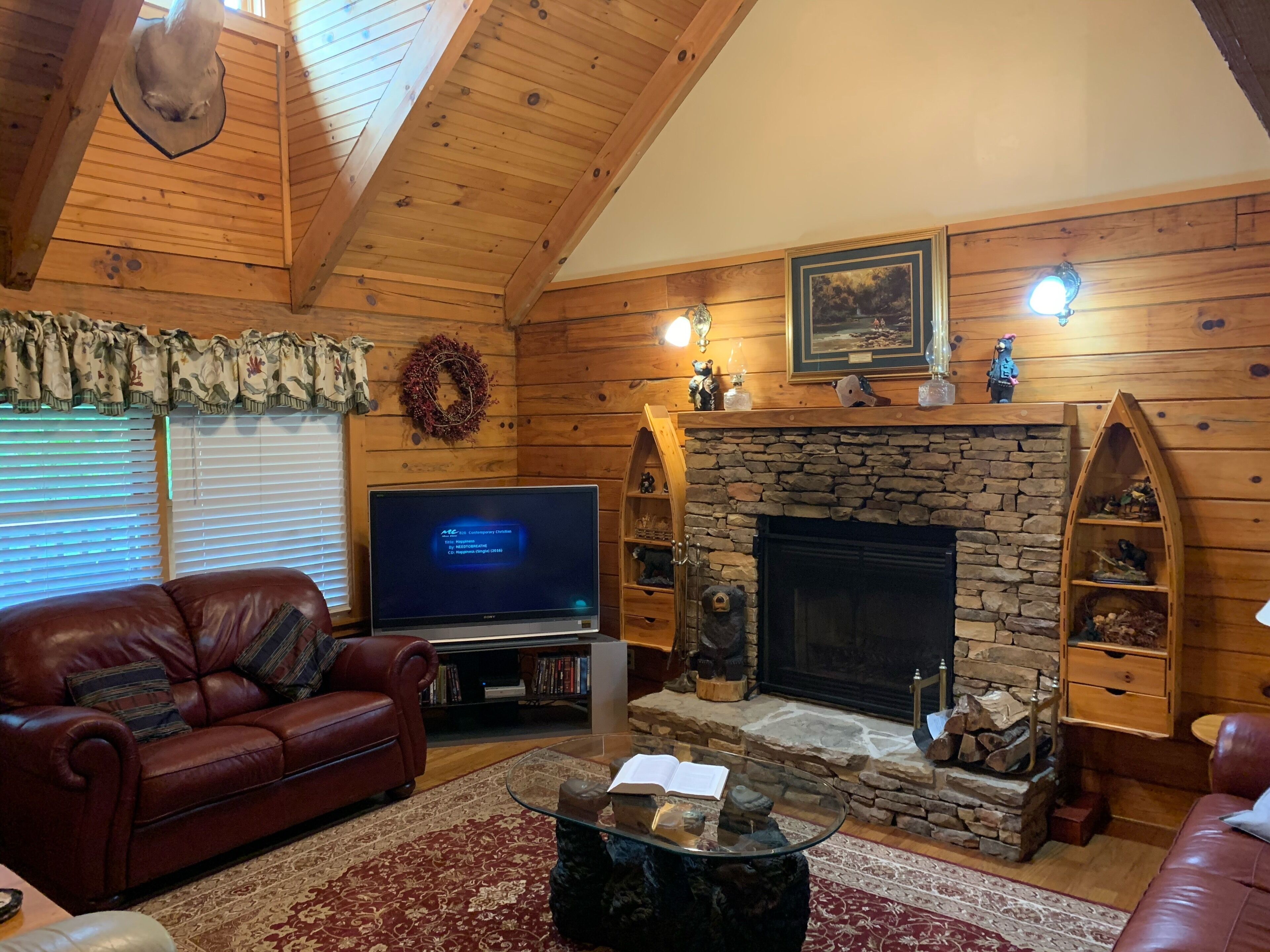 Mountain Cabin retreat, quiet setting, private community WIFI 
Sleeps 6