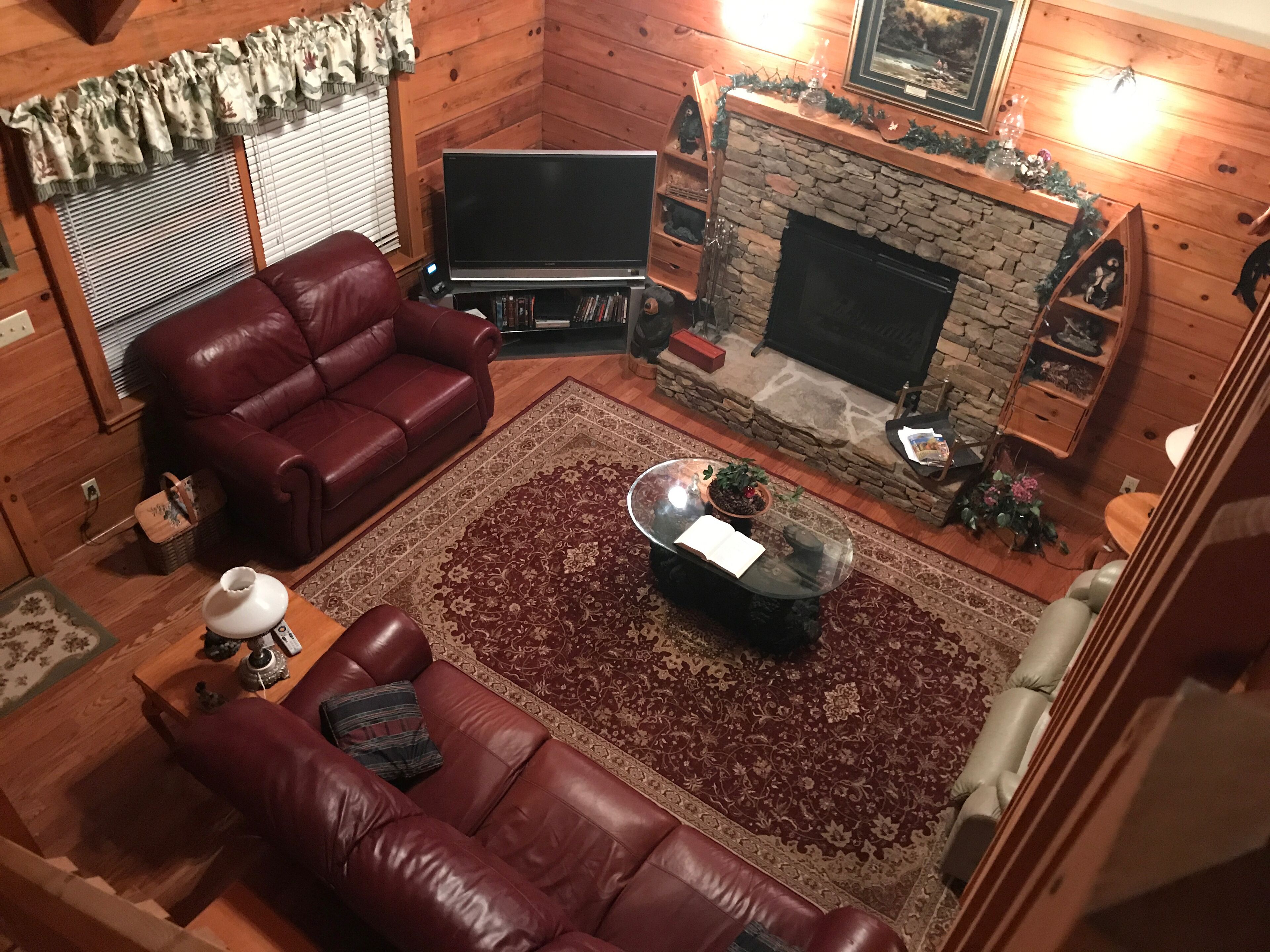 Mountain Cabin retreat, quiet setting, private community WIFI 
Sleeps 6