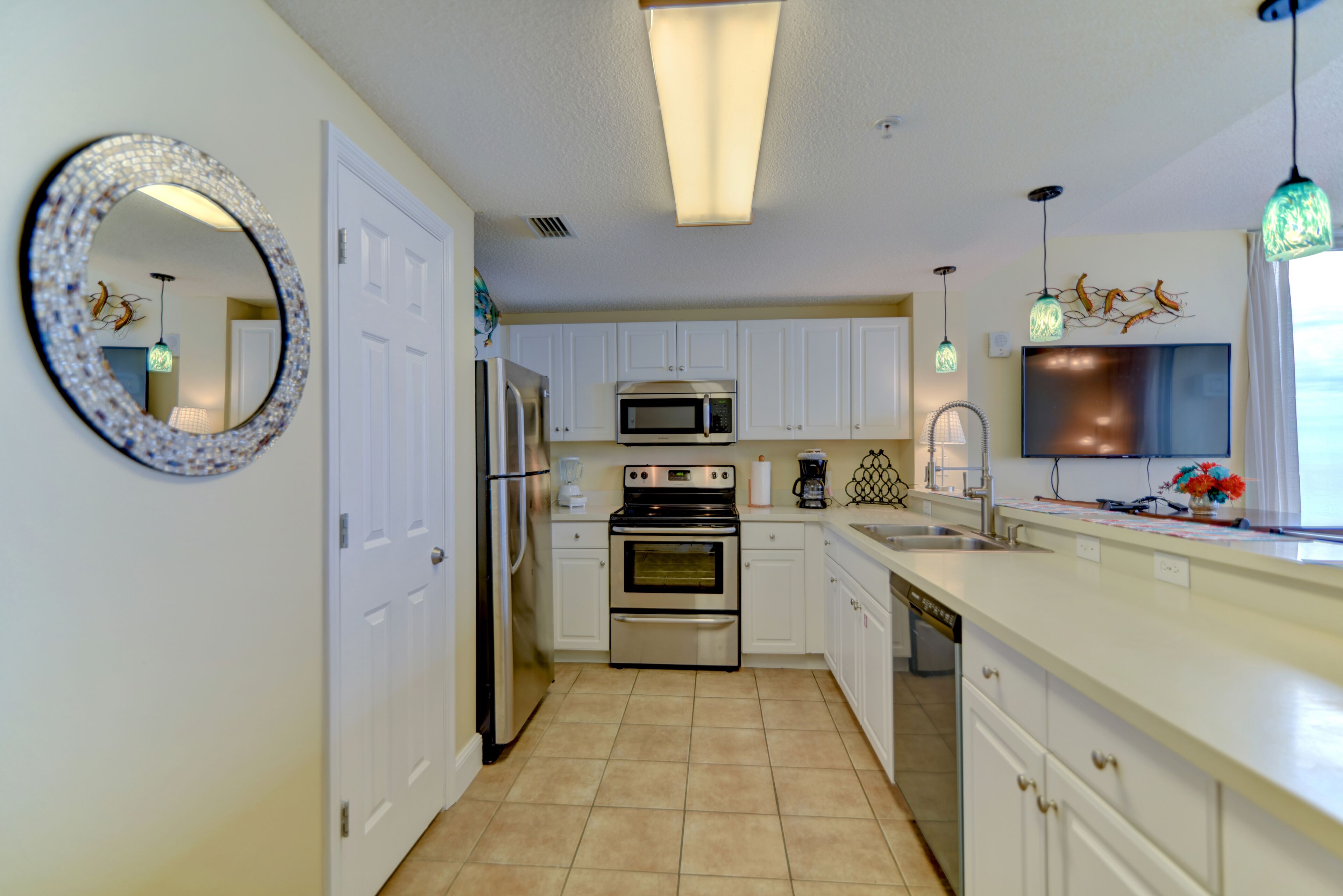 Beachfront Corner unit in Majestic-gorgeous beachfront balcony 8th floor