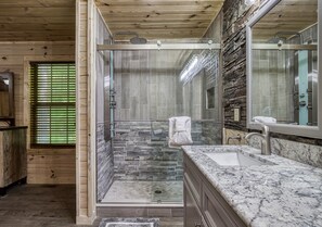 Towels - Secluded Chalet Access to Stocked Fishing Pond-Close to Pigeon Forge-Dog Friendly (Pigeon Forge)