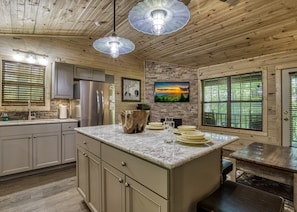 Frigorifero, microonde, forno, piano cottura