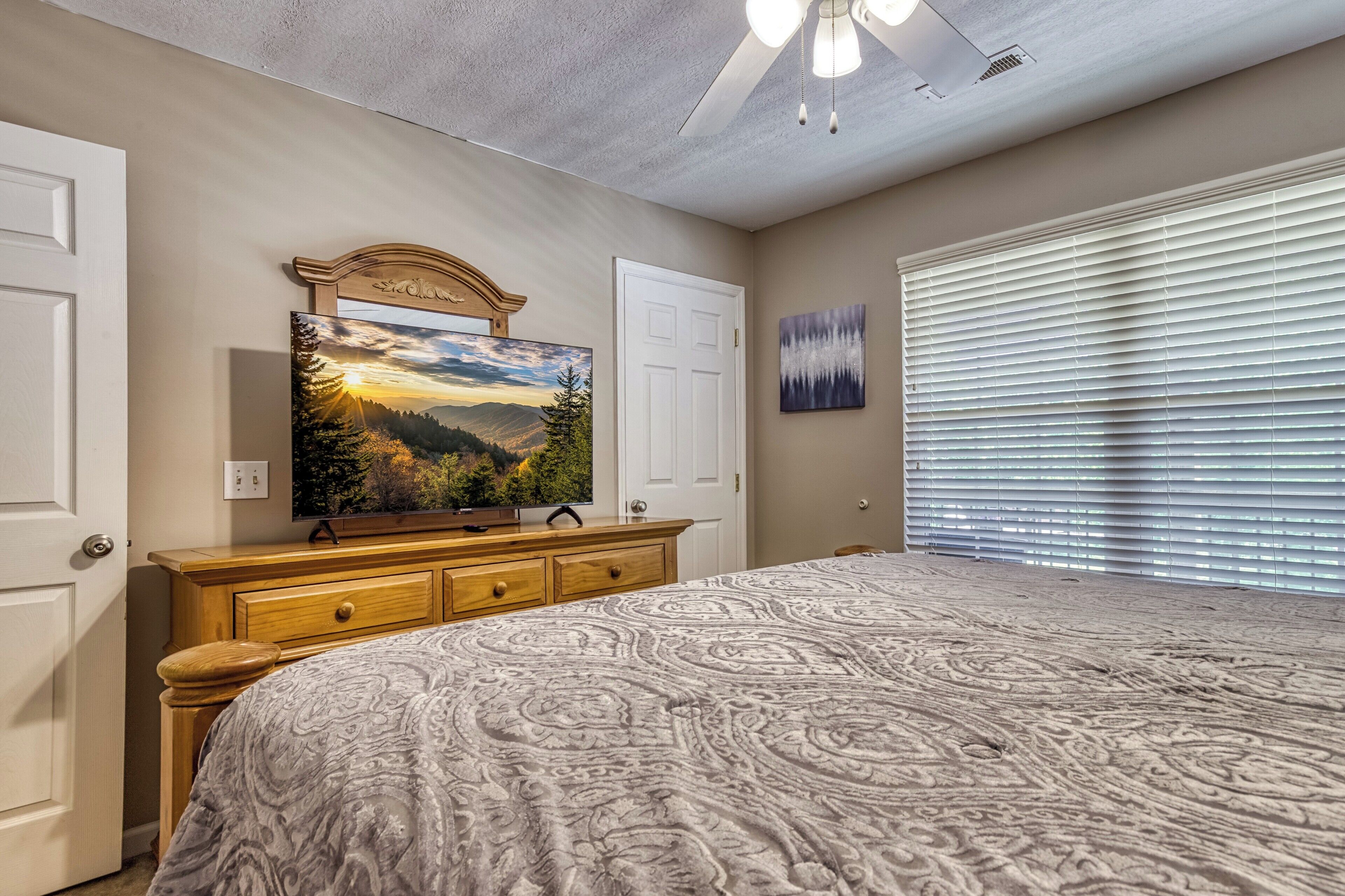2 bedrooms, iron/ironing board, Internet, bed sheets