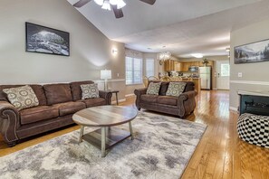 Flat-screen TV, fireplace, video games