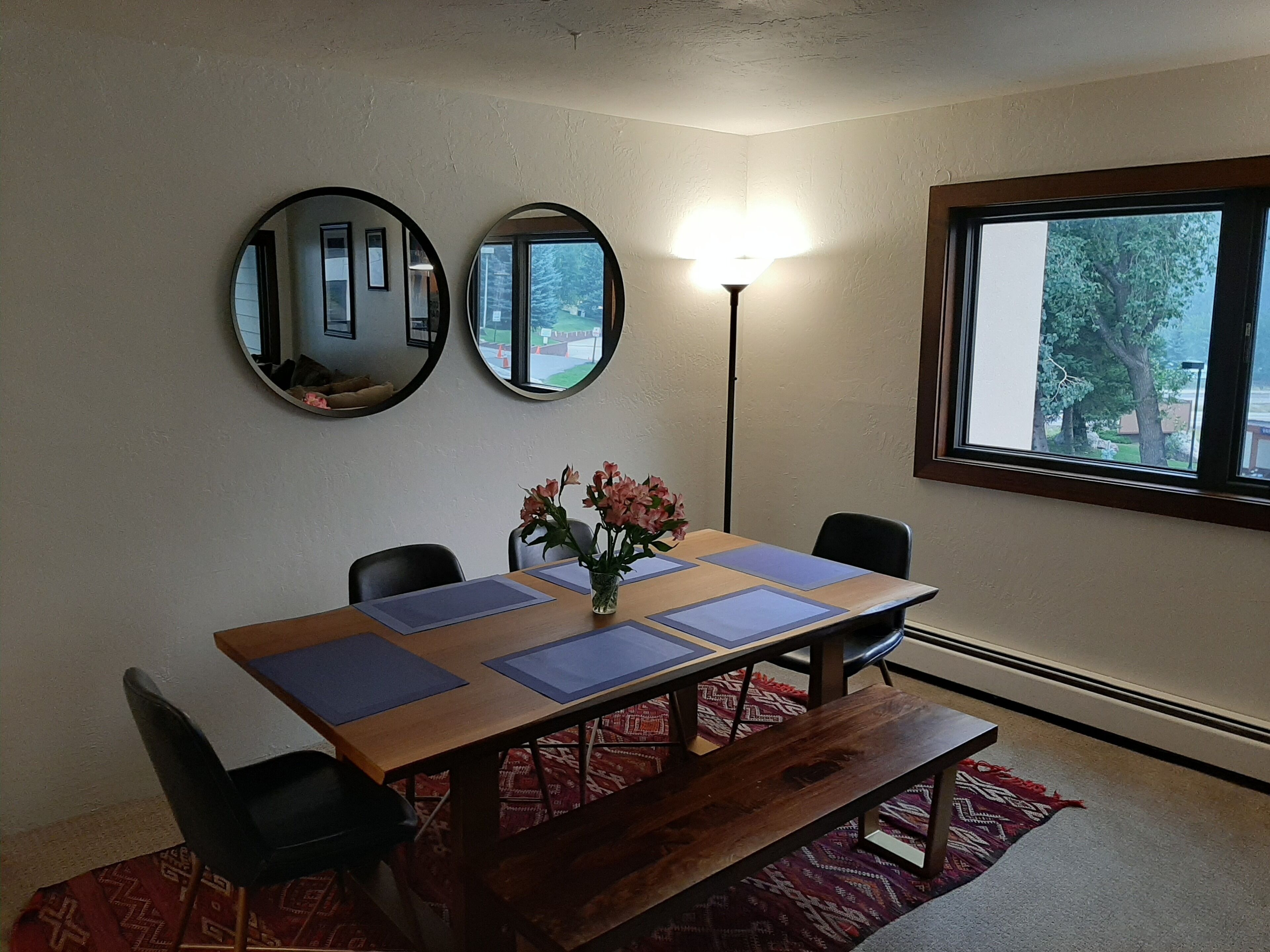 Well maintained condo 5 minutes to Vail Village! 2 bedroom, 2 bath