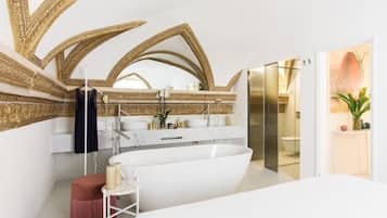 5 bedrooms, internet, bed sheets