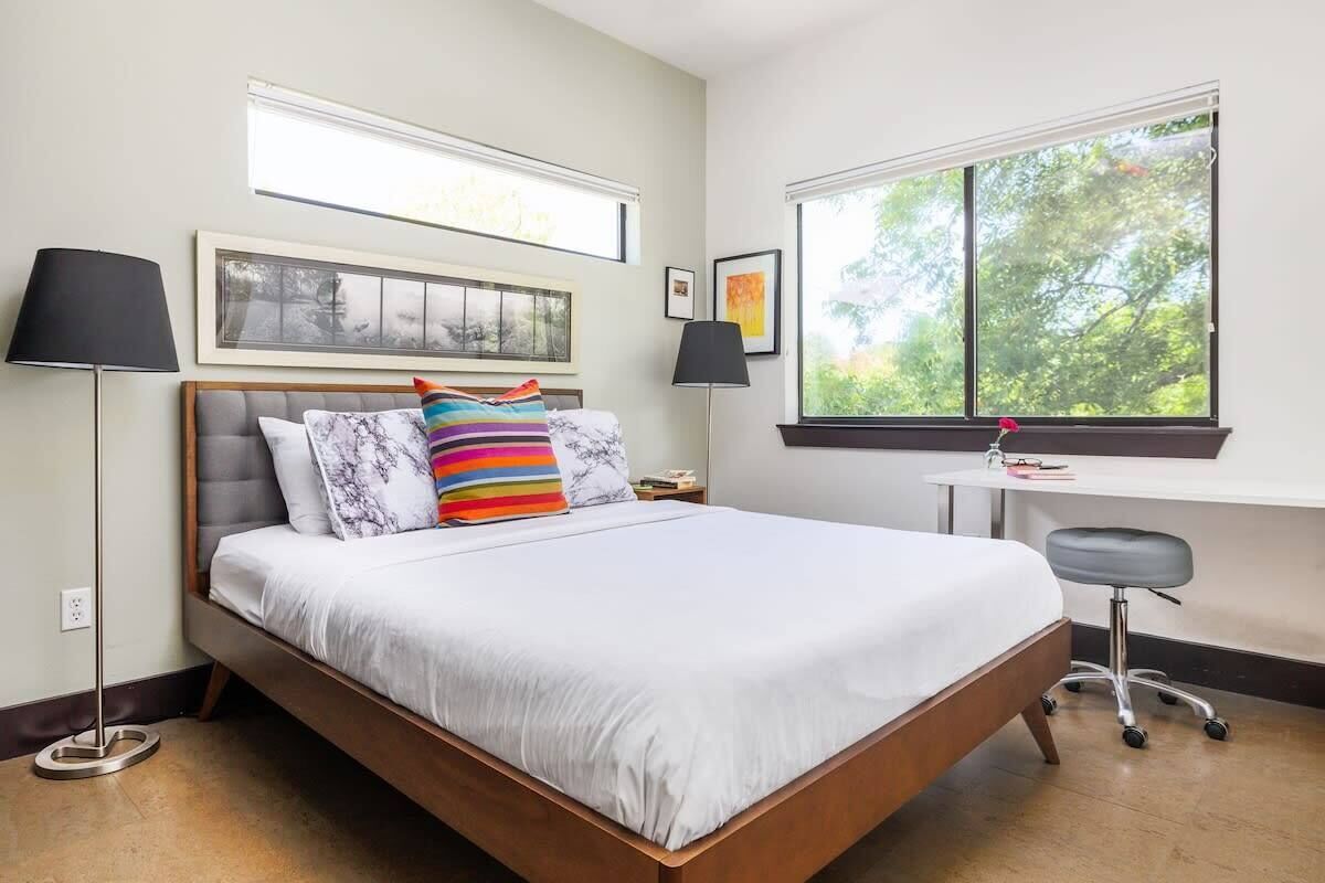 South Congress, Free Parking |The Oxford - Portoro