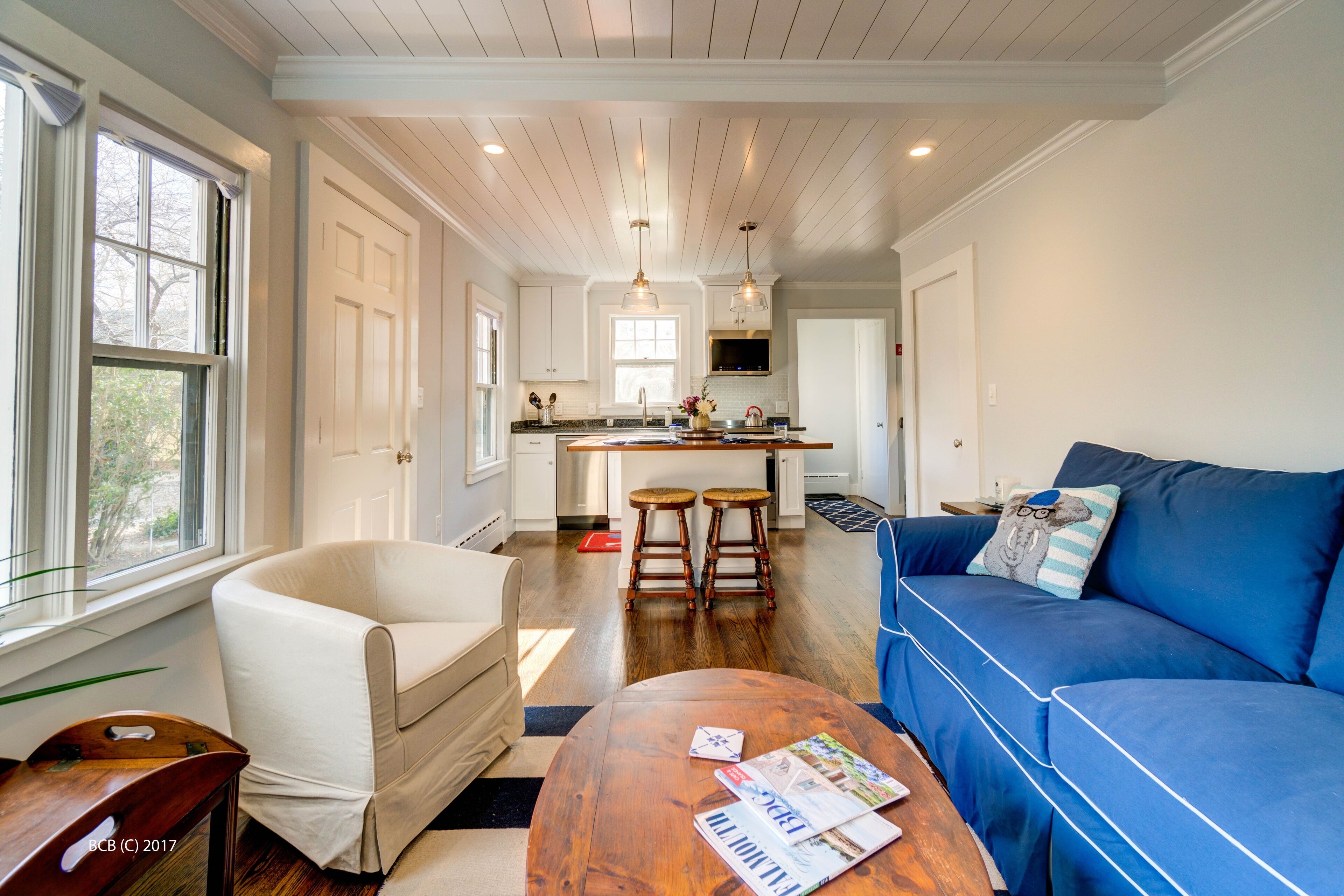 Charming Quissett Cottage - Private beach / Walk to the Knob!