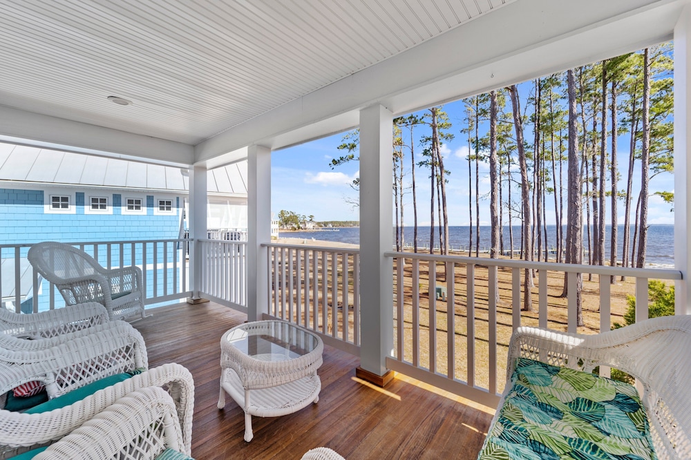 Neuse Village #8 - Fun in the sun with water views