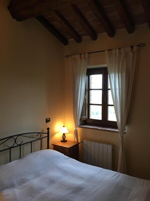 2 makuuhuonetta, silitysrauta/-lauta, ilmainen Wi-Fi, vuodevaatteet