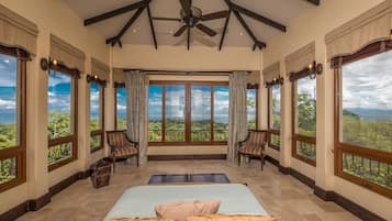 4 chambres, coffres-forts dans les chambres, fer et planche Ă repasser